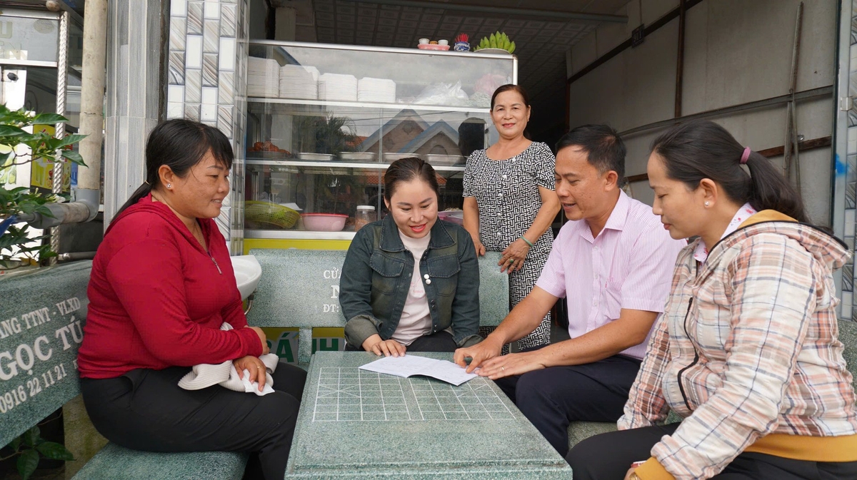 Nhờ tiếp cận đồng vốn, nhiều chị em đã làm chủ kinh tế, vươn lên thoát nghèo bền vững. Ảnh: Trần Trung. Nhờ tiếp cận đồng vốn, nhiều chị em đã làm chủ kinh tế, vươn lên thoát nghèo bền vững. Ảnh: Trần Trung.
