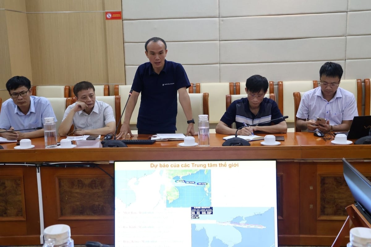 Ông Hoàng Phúc Lâm, Phó Giám đốc Trung tâm Dự báo Khí tượng Thủy văn Quốc gia nhận định về dự báo bão số 5. Ảnh: Trung Nguyên. Ông Hoàng Phúc Lâm, Phó Giám đốc Trung tâm Dự báo Khí tượng Thủy văn Quốc gia nhận định về dự báo bão số 5. Ảnh: Trung Nguyên.
