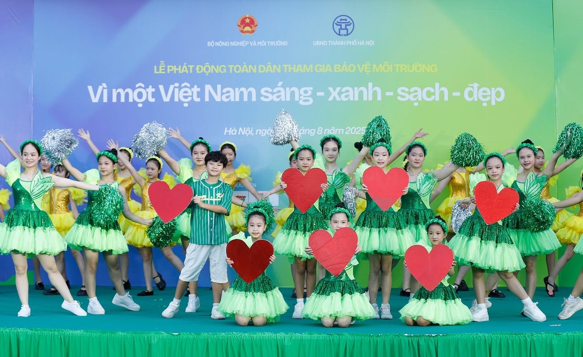 Tiết mục nghệ thuật của các cháu thiếu nhi tại buổi lễ. Ảnh: Khương Trung. Tiết mục nghệ thuật của các cháu thiếu nhi tại buổi lễ. Ảnh: Khương Trung.