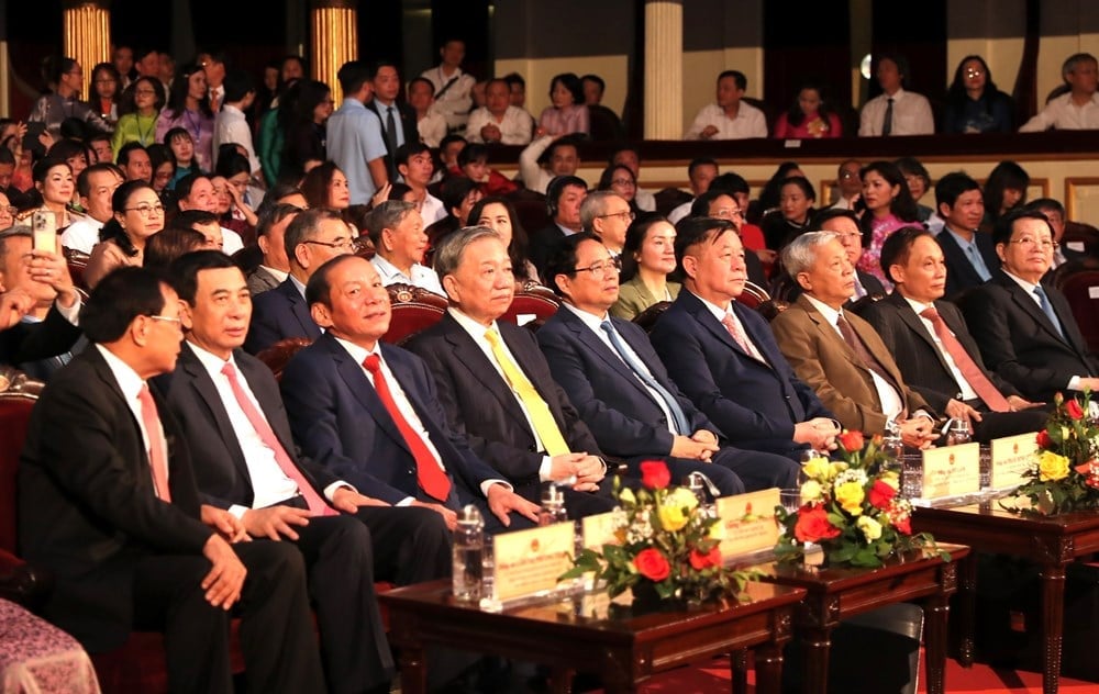 Lãnh đạo Đảng, Nhà nước dự Lễ kỷ niệm 80 năm Ngày truyền thống ngành Văn hóa. Ảnh: Báo Văn hóa. Lãnh đạo Đảng, Nhà nước dự Lễ kỷ niệm 80 năm Ngày truyền thống ngành Văn hóa. Ảnh: Báo Văn hóa.