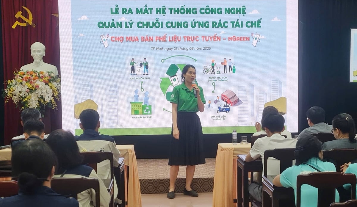 ‘Chợ mua bán phế liệu trực tuyến’ nhằm kết nối nhu cầu mua bán rác tái chế (phế liệu), thúc đẩy hoạt động phân loại rác tại nguồn tại TP Huế. Ảnh: Văn Dinh. ‘Chợ mua bán phế liệu trực tuyến’ nhằm kết nối nhu cầu mua bán rác tái chế (phế liệu), thúc đẩy hoạt động phân loại rác tại nguồn tại TP Huế. Ảnh: Văn Dinh.