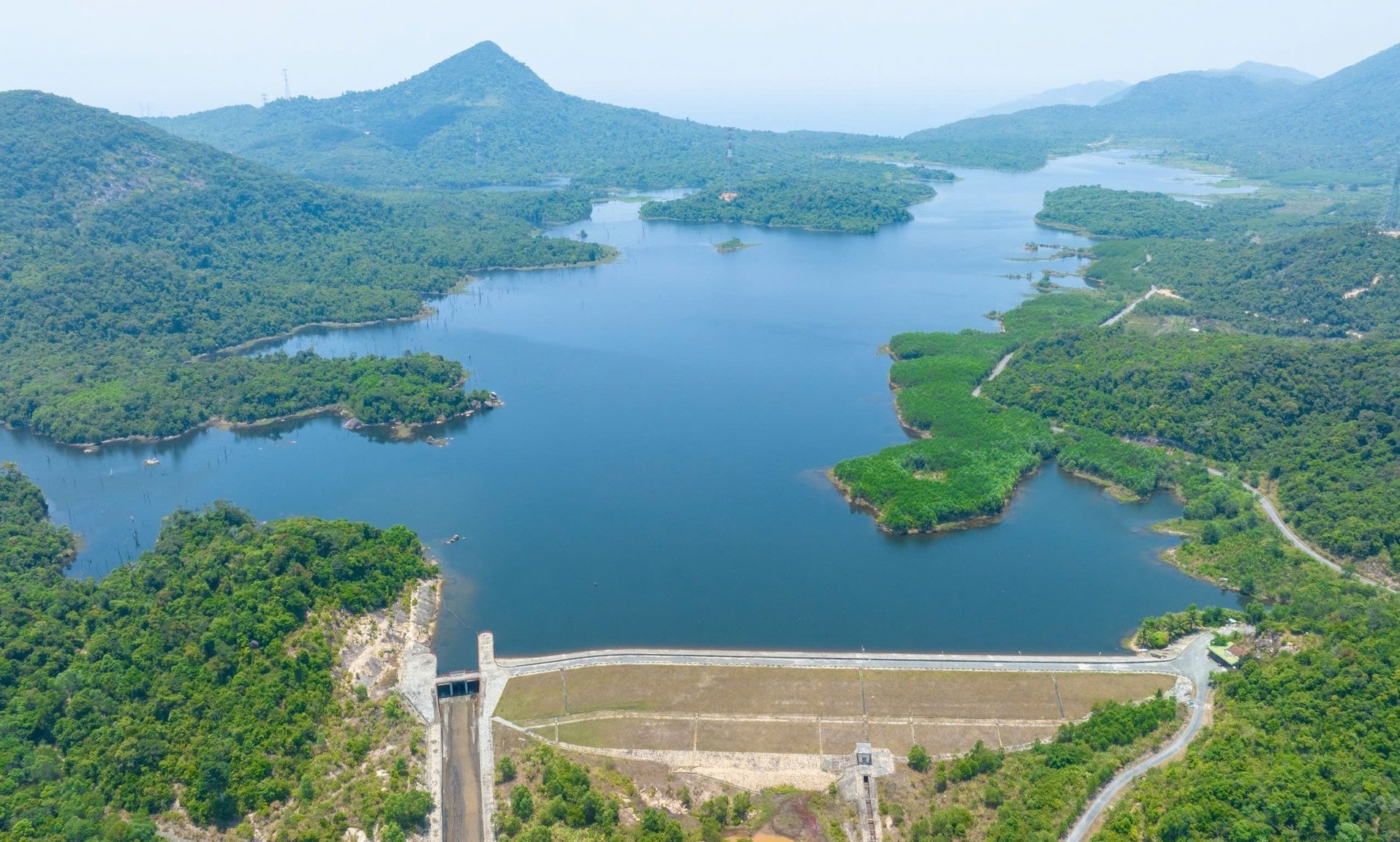 Hồ thủy lợi Tiên Du tại khu vực Ninh Hòa, tỉnh Khánh Hòa. Ảnh: KS. Hồ thủy lợi Tiên Du tại khu vực Ninh Hòa, tỉnh Khánh Hòa. Ảnh: KS.