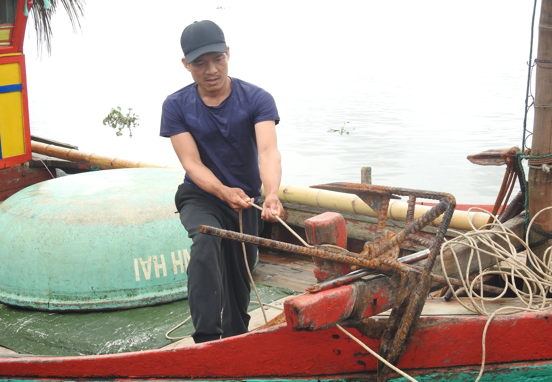 Sở Chỉ huy phía trước được thành lập để tổ chức huy động lực lượng, phương tiện, vật tư, nhu yếu phẩm phòng chống bão, sơ tán dân tại vùng xung yếu. Ảnh: Thanh Nga. Sở Chỉ huy phía trước được thành lập để tổ chức huy động lực lượng, phương tiện, vật tư, nhu yếu phẩm phòng chống bão, sơ tán dân tại vùng xung yếu. Ảnh: Thanh Nga.