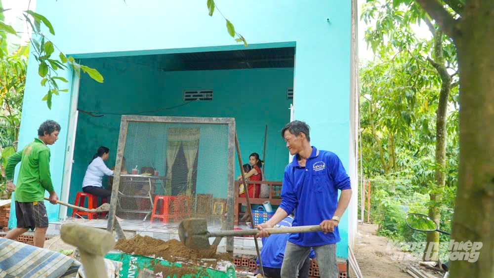 Tính đến tháng 6/2025, Tri Tôn có thêm 496 hộ được hỗ trợ, trong đó 495 hộ nhận kinh phí từ dự án 5 của Chương trình mục tiêu quốc gia (44 triệu đồng/hộ) và một hộ tự tích lũy xây dựng. Ảnh: Lê Hoàng Vũ. Tính đến tháng 6/2025, Tri Tôn có thêm 496 hộ được hỗ trợ, trong đó 495 hộ nhận kinh phí từ dự án 5 của Chương trình mục tiêu quốc gia (44 triệu đồng/hộ) và một hộ tự tích lũy xây dựng. Ảnh: Lê Hoàng Vũ.