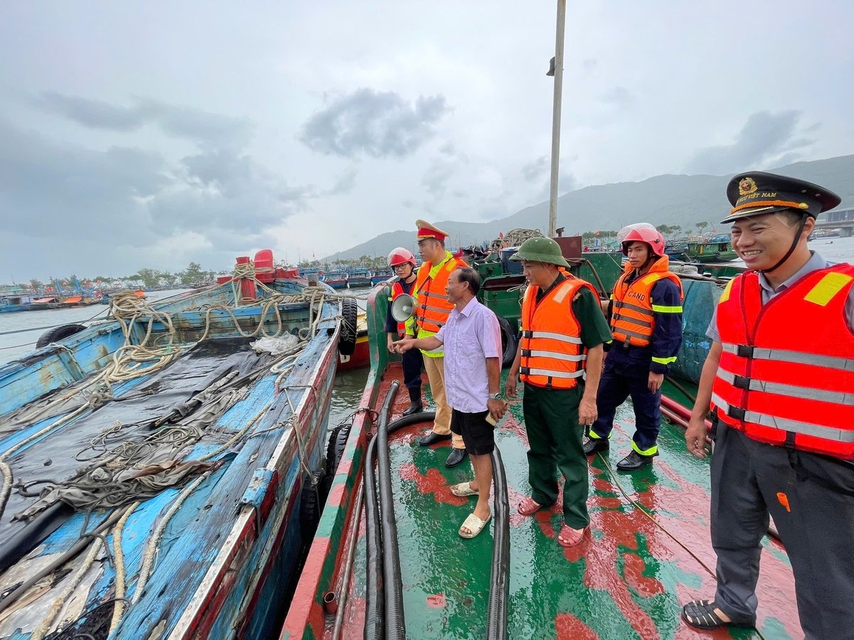 Hơn 600 phương tiện các loại đã neo đậu an toàn tại cảng cá Thọ Quang. Ảnh: Lan Anh. Hơn 600 phương tiện các loại đã neo đậu an toàn tại cảng cá Thọ Quang. Ảnh: Lan Anh.