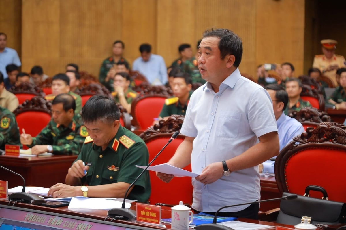 Quyền Bộ trưởng Bộ Nông nghiệp và Môi trường Trần Đức Thắng báo cáo tình hình cơn bão số 5 tại cuộc họp. Ảnh: Ngọc Linh. Quyền Bộ trưởng Bộ Nông nghiệp và Môi trường Trần Đức Thắng báo cáo tình hình cơn bão số 5 tại cuộc họp. Ảnh: Ngọc Linh.