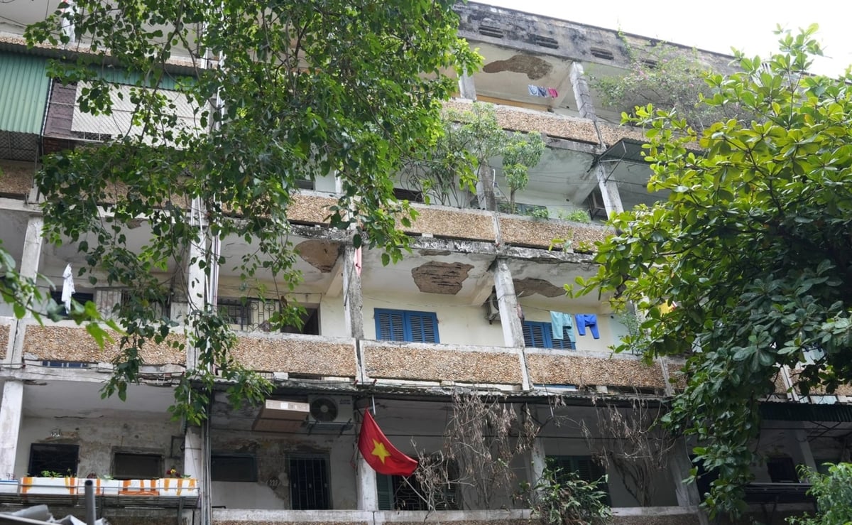 Khu chung cư Quang Trung ở Nghệ An đã cũ nên phải di dời hàng nghìn hộ dân đến nơi an toàn. Ảnh: Phạm Tuân. Khu chung cư Quang Trung ở Nghệ An đã cũ nên phải di dời hàng nghìn hộ dân đến nơi an toàn. Ảnh: Phạm Tuân.