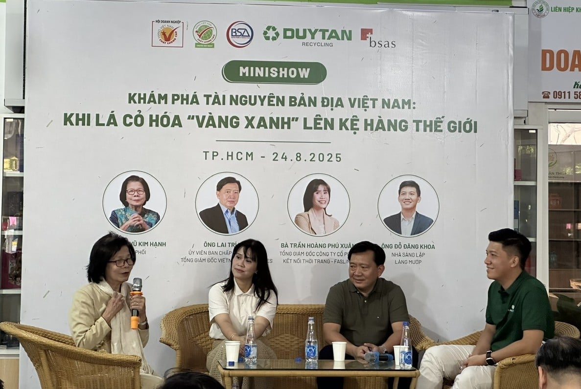 Các chuyên gia và doanh nghiệp chia sẻ tại Tọa đàm 'Khi lá cỏ hóa 'vàng xanh' lên kệ hàng thế giới', bàn về tiềm năng sản phẩm từ tài nguyên bản địa Việt Nam. Ảnh: Hà Duyên. Các chuyên gia và doanh nghiệp chia sẻ tại Tọa đàm 'Khi lá cỏ hóa 'vàng xanh' lên kệ hàng thế giới', bàn về tiềm năng sản phẩm từ tài nguyên bản địa Việt Nam. Ảnh: Hà Duyên.