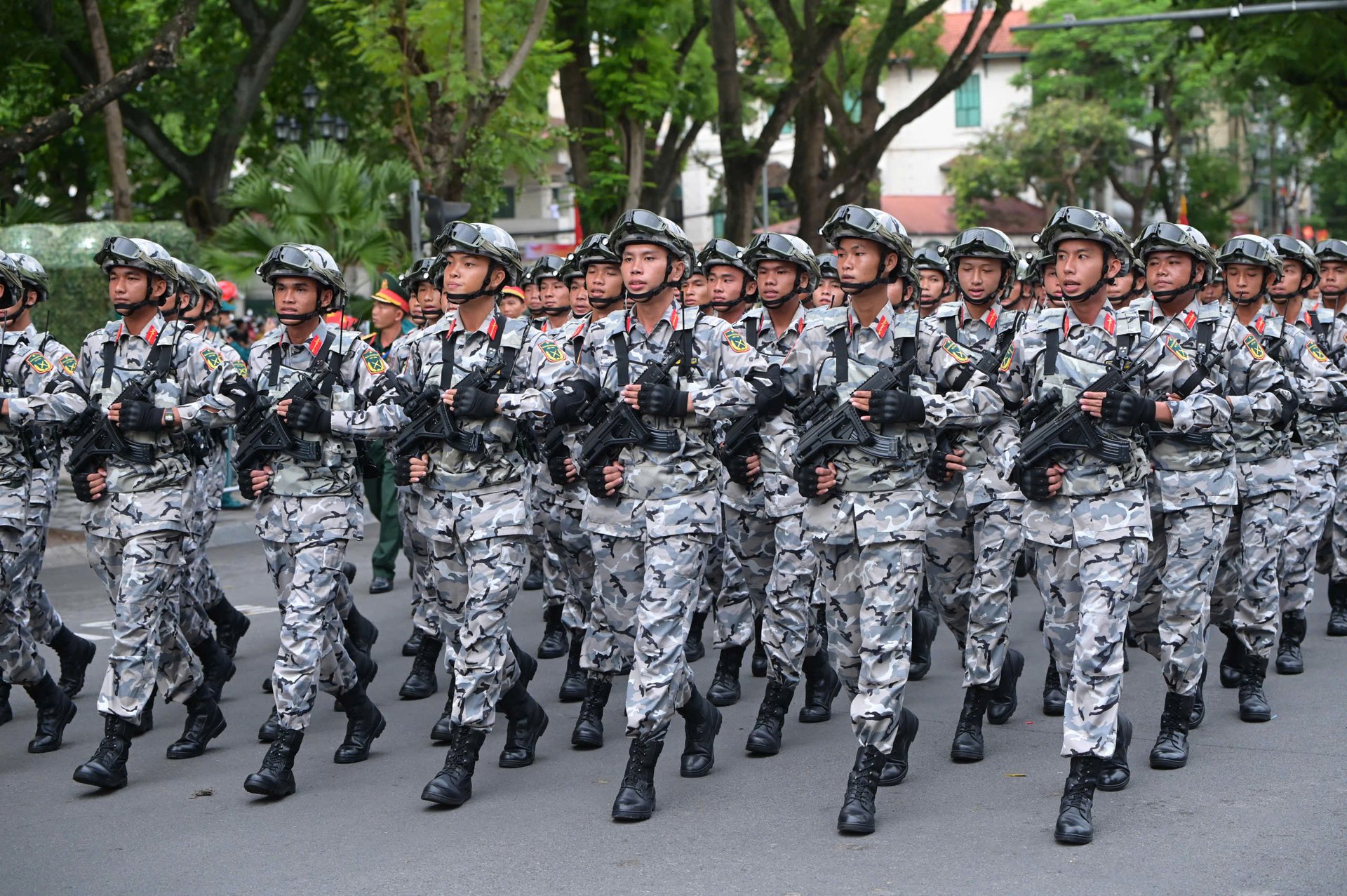 dan-xe-phao-khi-tai-tien-ve-quang-truong-ba-dinh-174009_383