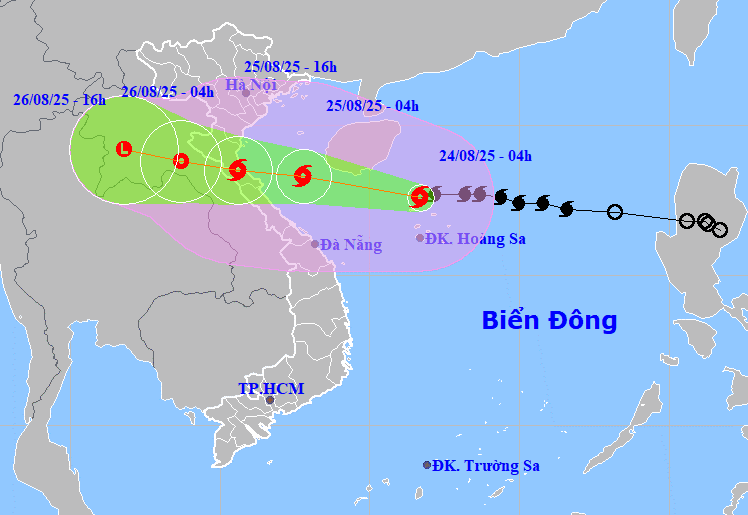 Dự báo quỹ đạo, cường độ bão số 5 trong bản tin 5h sáng 24/8. Nguồn: NCFMF. Dự báo quỹ đạo, cường độ bão số 5 trong bản tin 5h sáng 24/8. Nguồn: NCFMF.