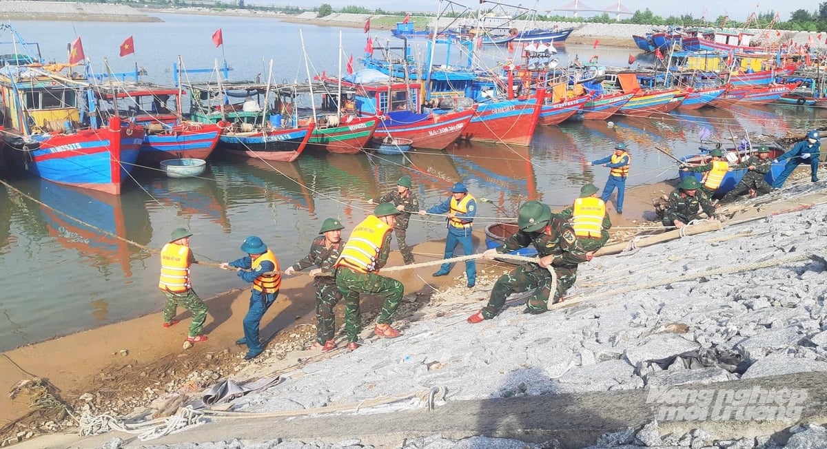 Tàu thuyền neo đậu an toàn tại cảng Cửa Hội. Ảnh: Thanh Nga. Tàu thuyền neo đậu an toàn tại cảng Cửa Hội. Ảnh: Thanh Nga.