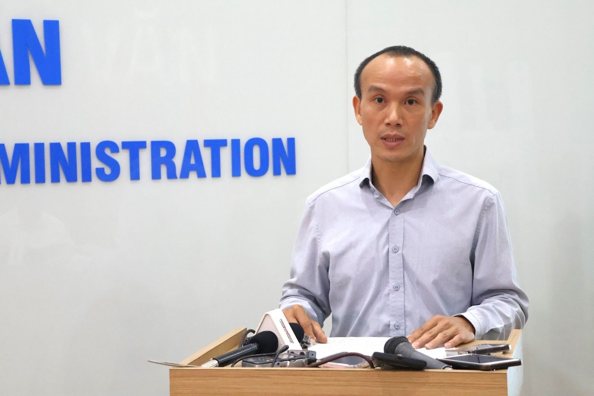 Ông Hoàng Phúc Lâm, Phó Giám đốc Trung tâm Dự báo Khí tượng Thủy văn quốc gia (Cục Khí tượng Thủy văn, Bộ Nông nghiệp và Môi trường) nhận định dự báo các vùng chịu tác động của bão số 5. Ảnh: Trung Nguyên. Ông Hoàng Phúc Lâm, Phó Giám đốc Trung tâm Dự báo Khí tượng Thủy văn quốc gia (Cục Khí tượng Thủy văn, Bộ Nông nghiệp và Môi trường) nhận định dự báo các vùng chịu tác động của bão số 5. Ảnh: Trung Nguyên.