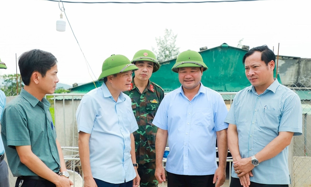 Lãnh đạo tỉnh Nghệ An kiểm tra thực tế công tác phòng, chống cơn bão số 5. Ảnh: Báo Nghệ An. Lãnh đạo tỉnh Nghệ An kiểm tra thực tế công tác phòng, chống cơn bão số 5. Ảnh: Báo Nghệ An.