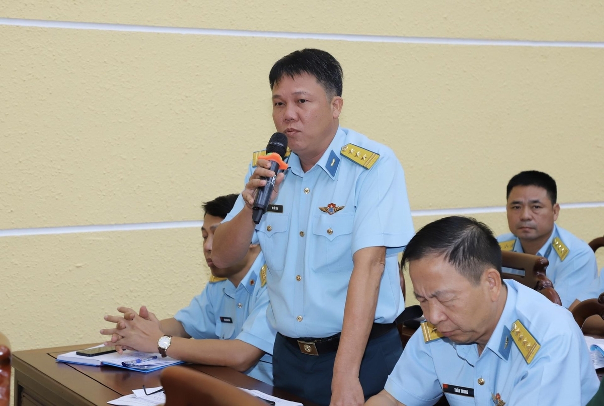 Các cơ quan chuyên môn báo cáo công tác bảo đảm hậu cần, kỹ thuật cho nhiệm vụ A80 cũng như trong buổi tổng hợp luyện cơ bản hoàn thành tốt nhiệm vụ được giao; các nội dung được triển khai thực hiện khá tốt. Ảnh: Thanh Tú. Các cơ quan chuyên môn báo cáo công tác bảo đảm hậu cần, kỹ thuật cho nhiệm vụ A80 cũng như trong buổi tổng hợp luyện cơ bản hoàn thành tốt nhiệm vụ được giao; các nội dung được triển khai thực hiện khá tốt. Ảnh: Thanh Tú.