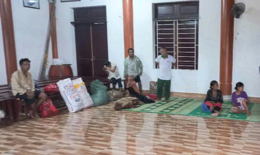 Bà con được bố trí nơi ăn, chốn ở an toàn. Bà con được bố trí nơi ăn, chốn ở an toàn.