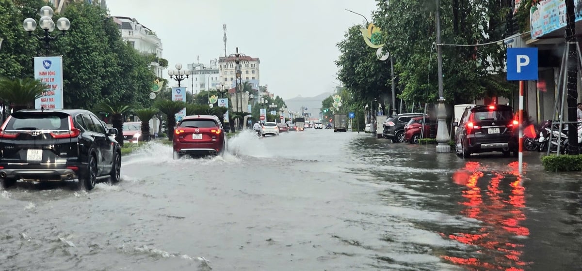 Nhiều tuyến đường thuộc phường Bắc Giang (tỉnh Bắc Ninh mới) bị ngập trong đợt mưa cuối tháng 6/2025. Ảnh: Phạm Minh. Nhiều tuyến đường thuộc phường Bắc Giang (tỉnh Bắc Ninh mới) bị ngập trong đợt mưa cuối tháng 6/2025. Ảnh: Phạm Minh.