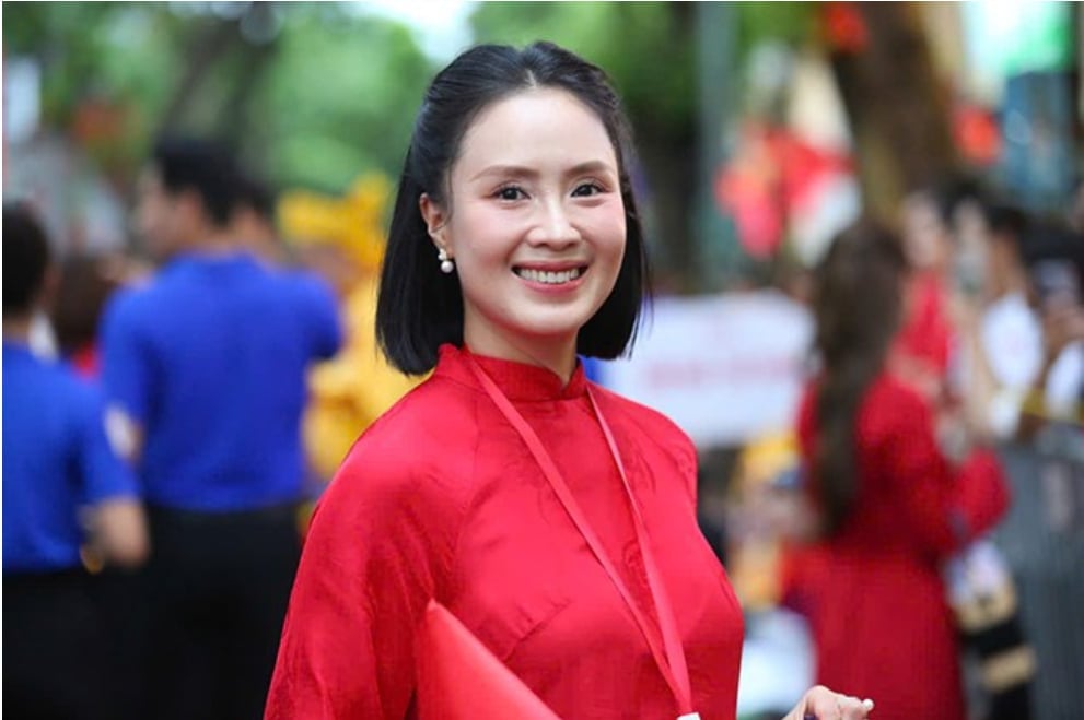 Hồng Diễm trong buổi tổng hợp luyện diễu binh, diễu hành lần thứ hai cho sự kiện A80. Ảnh: Huyền Chi. Hồng Diễm trong buổi tổng hợp luyện diễu binh, diễu hành lần thứ hai cho sự kiện A80. Ảnh: Huyền Chi.