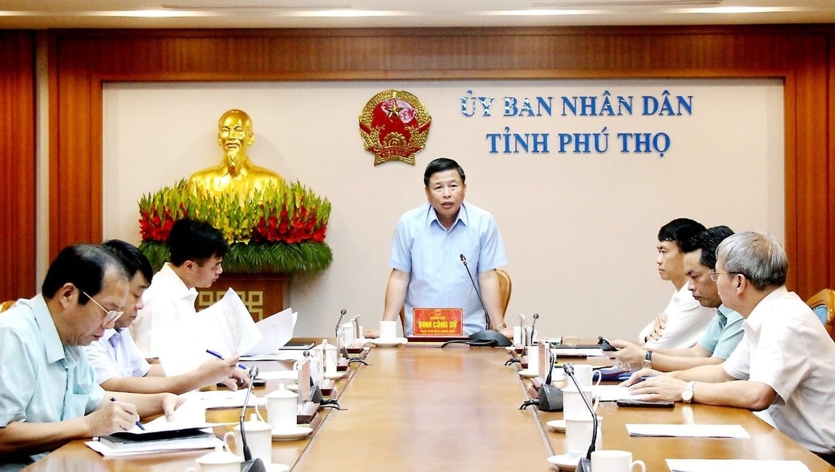 Ông Đinh Công Sứ, Phó Chủ tịch UBND tỉnh Phú Thọ chủ trì cuộc họp về Đề án ổn định dân cư phát triển kinh tế - xã hội vùng chuyển dân Sông Đà. Ảnh: PT. Ông Đinh Công Sứ, Phó Chủ tịch UBND tỉnh Phú Thọ chủ trì cuộc họp về Đề án ổn định dân cư phát triển kinh tế - xã hội vùng chuyển dân Sông Đà. Ảnh: PT.