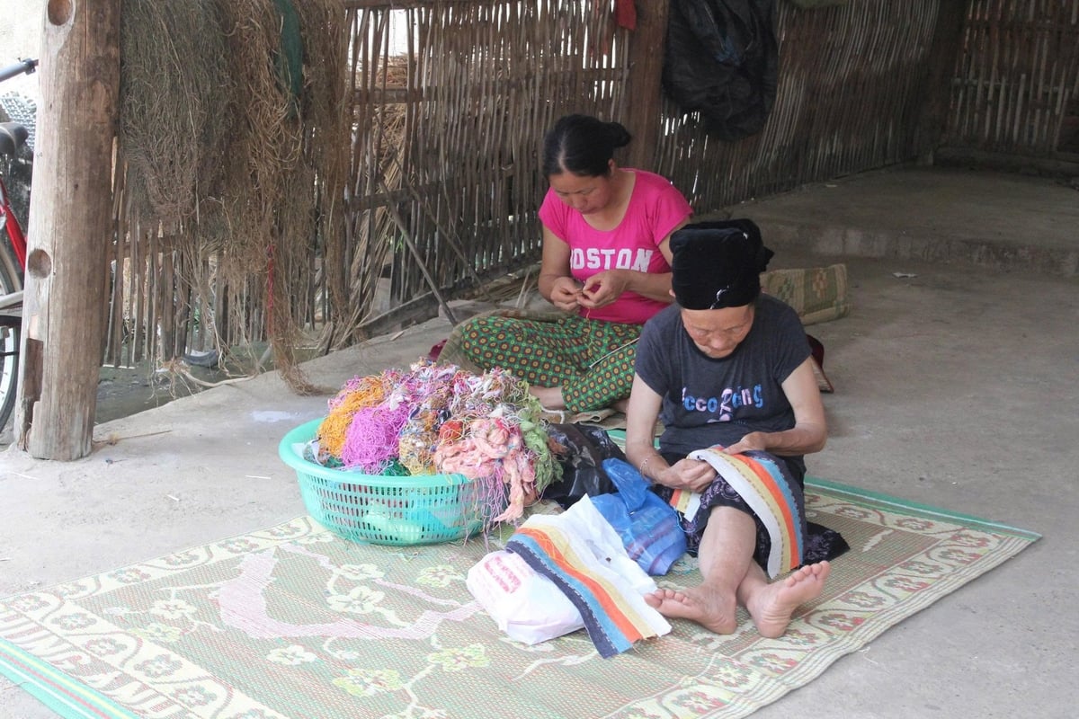 Khi các cụm điểm di sản địa chất đi vào khai thác, người dân không chỉ có thêm thu nhập từ dịch vụ du lịch, mà còn được hưởng hạ tầng mới, môi trường sống thuận tiện hơn, sinh kế sản xuất đa dạng hơn. Ảnh: Lan Chi.