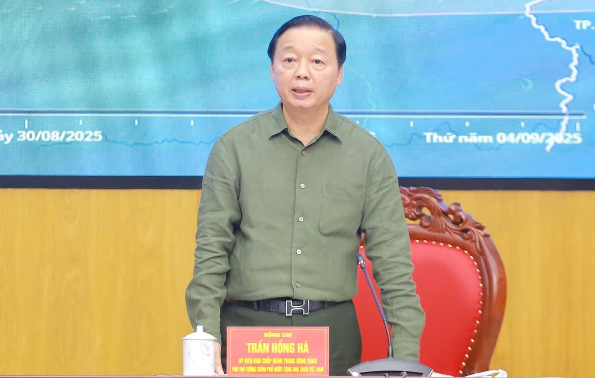 Phó Thủ tướng Trần Hồng Hà trực tiếp chỉ đạo ứng phó bão số 5. Ảnh: Ngọc Linh. Phó Thủ tướng Trần Hồng Hà trực tiếp chỉ đạo ứng phó bão số 5. Ảnh: Ngọc Linh.
