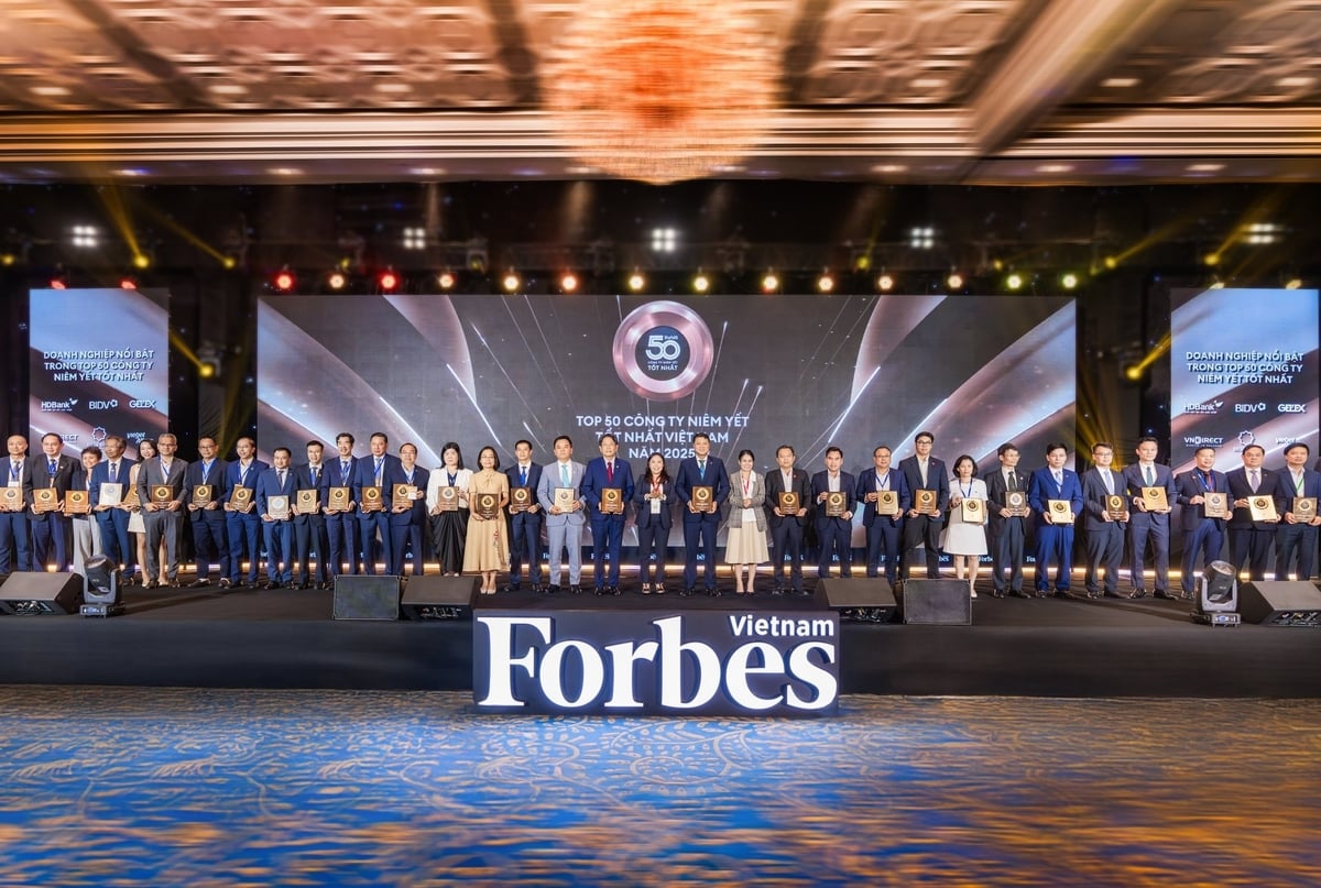 TOP 50 doanh nghiệp niêm yết tốt nhất năm 2025 được vinh danh. Ảnh: Đức Trung.