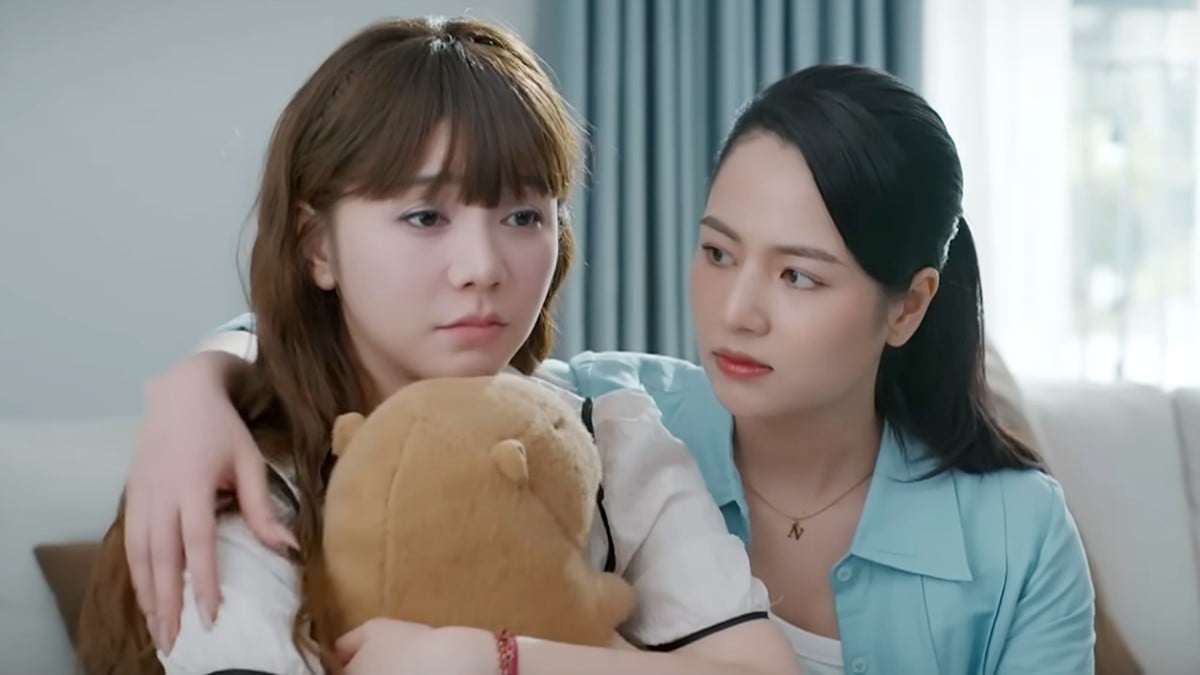 Nhưng sau đó vẫn dỗ dành Lam. Ảnh CMH Nhưng sau đó vẫn dỗ dành Lam. Ảnh CMH