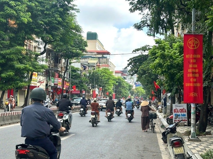 Phố phường Tây Hồ khang trang, sạch đẹp khi cán bộ và nhân dân cùng đồng thuận. Ảnh: Trung tâm VHTT&TT Tây Hồ. Phố phường Tây Hồ khang trang, sạch đẹp khi cán bộ và nhân dân cùng đồng thuận. Ảnh: Trung tâm VHTT&TT Tây Hồ.