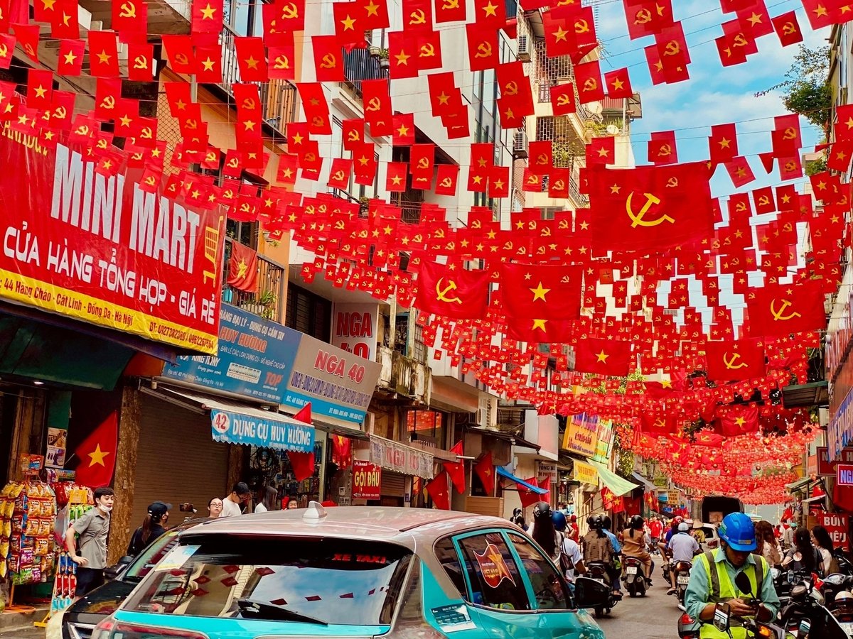 Tuyến phố Hàng Cháo hòa chung không khí, rộn ràng chào mừng ngày lễ lớn của dân tộc. Ảnh: Thanh Ngọc. Tuyến phố Hàng Cháo hòa chung không khí, rộn ràng chào mừng ngày lễ lớn của dân tộc. Ảnh: Thanh Ngọc.
