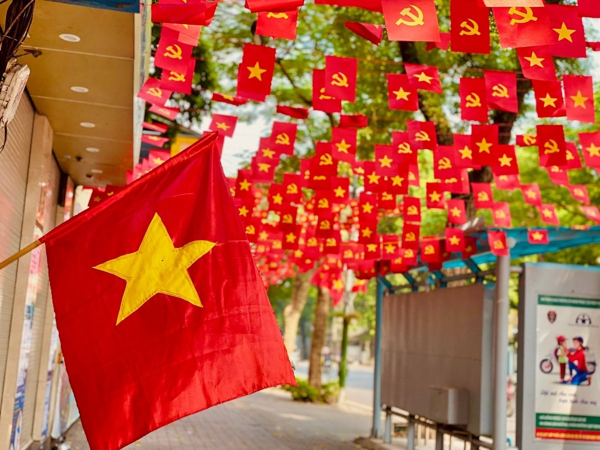 Cờ đỏ sao vàng - sắc màu hòa bình. Ảnh: Thanh Ngọc. Cờ đỏ sao vàng - sắc màu hòa bình. Ảnh: Thanh Ngọc.