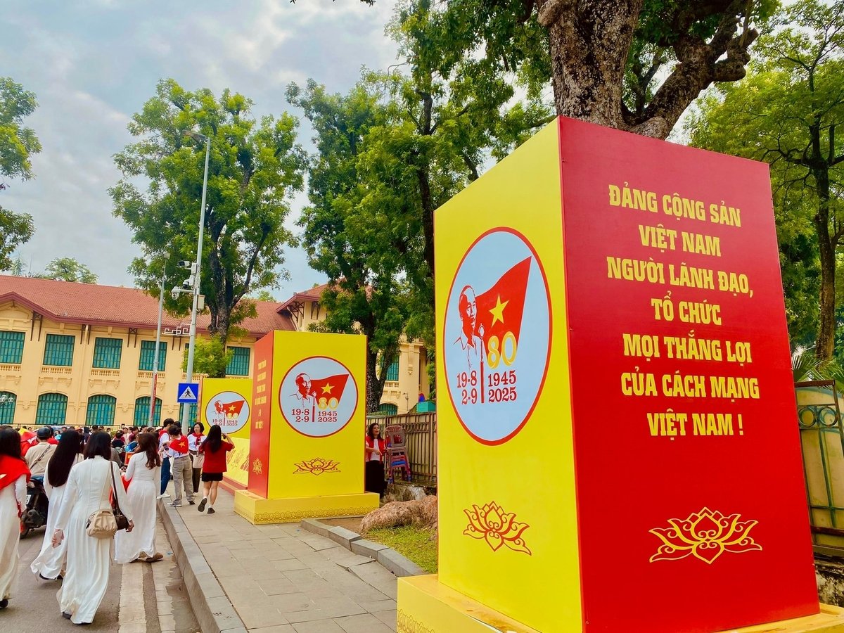 Pano cổ động khẳng định vai trò lãnh đạo của Đảng trong mọi thắng lợi cách mạng. Ảnh: Thanh Ngọc. Pano cổ động khẳng định vai trò lãnh đạo của Đảng trong mọi thắng lợi cách mạng. Ảnh: Thanh Ngọc.
