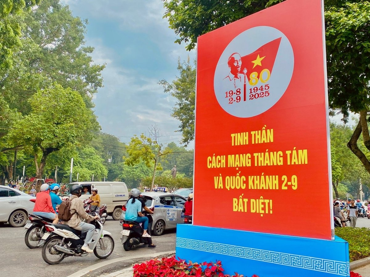 Pano cổ động khẳng định tinh thần bất diệt của Cách mạng Tháng Tám và Quốc khánh 2/9. Ảnh: Thanh Ngọc. Pano cổ động khẳng định tinh thần bất diệt của Cách mạng Tháng Tám và Quốc khánh 2/9. Ảnh: Thanh Ngọc.