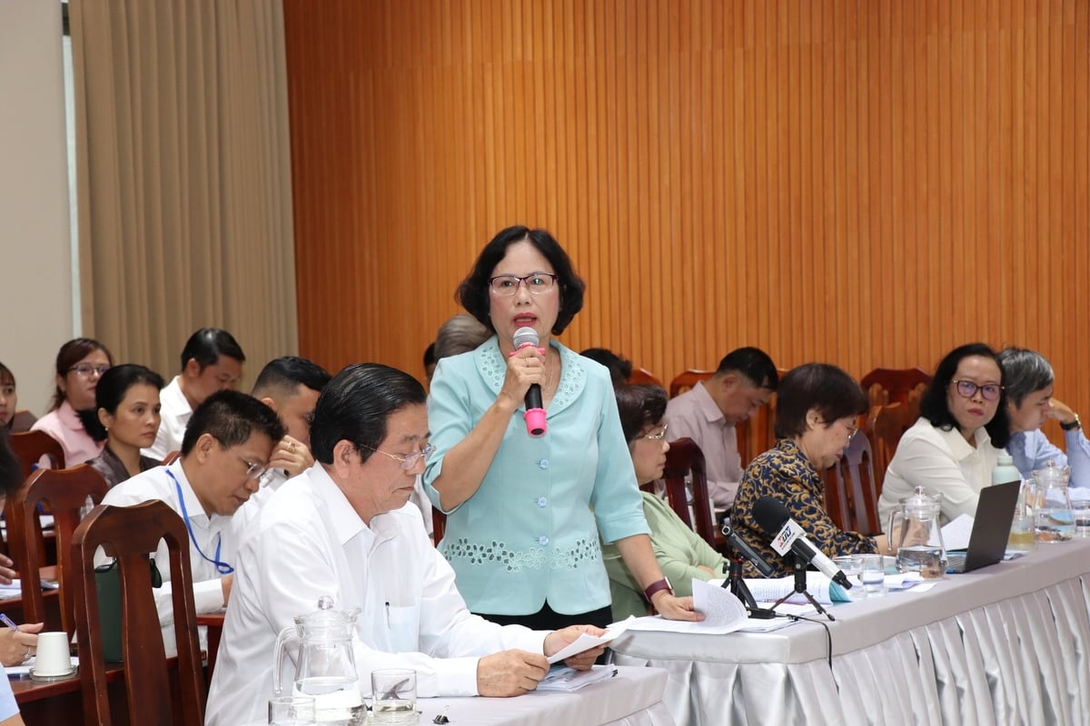 Bà Ung Thị Xuân Hương - Chủ nhiệm Hội đồng tư vấn về dân chủ - pháp luật Ủy ban MTTQ Việt Nam TP.HCM đề xuất xem xét giãn lộ trình chuyển đổi đến năm 2040. Ảnh: Hà Duyên.