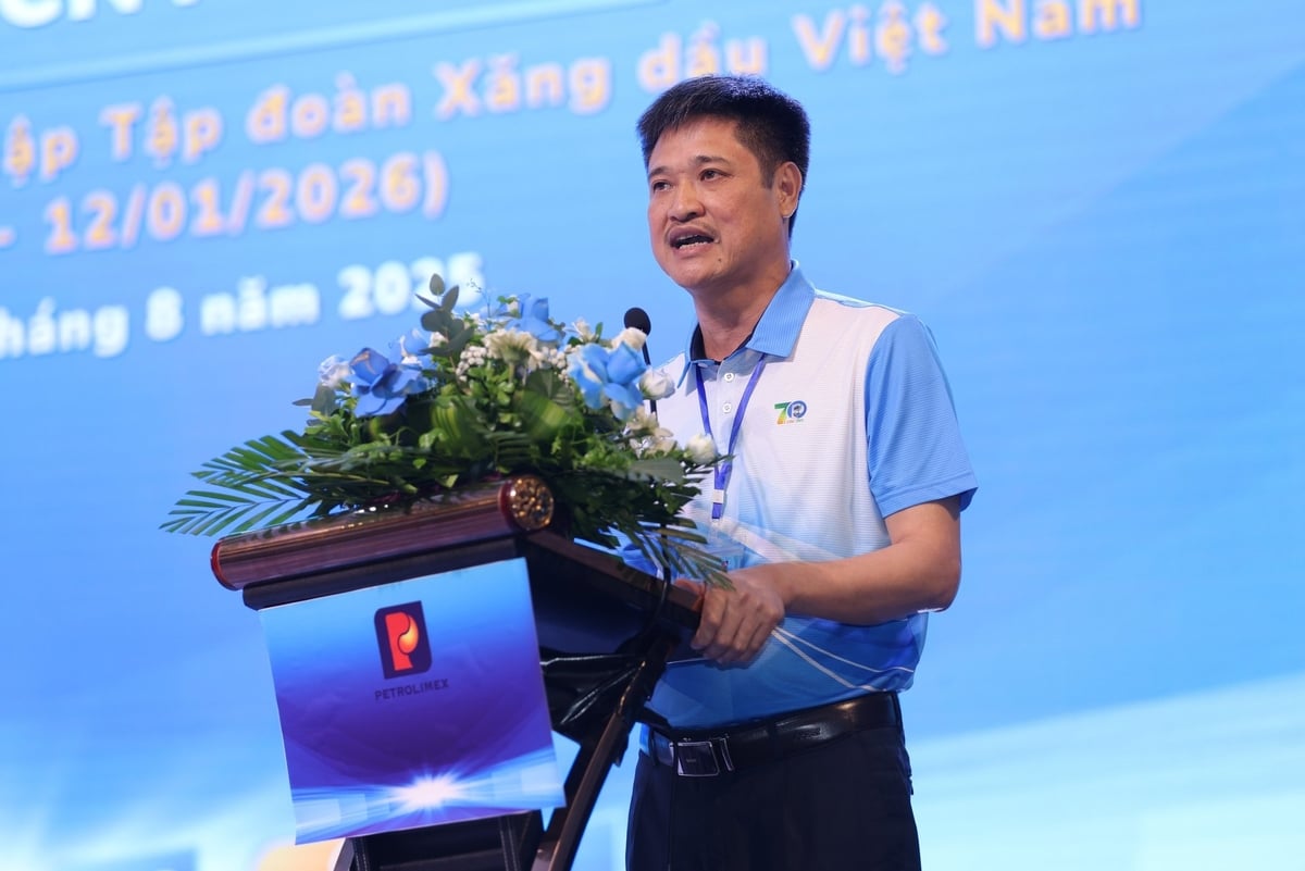 Chủ tịch Công đoàn Xăng dầu Việt Nam, Trưởng Tiểu ban Văn nghệ - Thể thao chào mừng 70 năm Petrolimex Nguyễn Thanh Sơn tuyên bố bế mạc Hội thao. Ảnh: Petrolimex