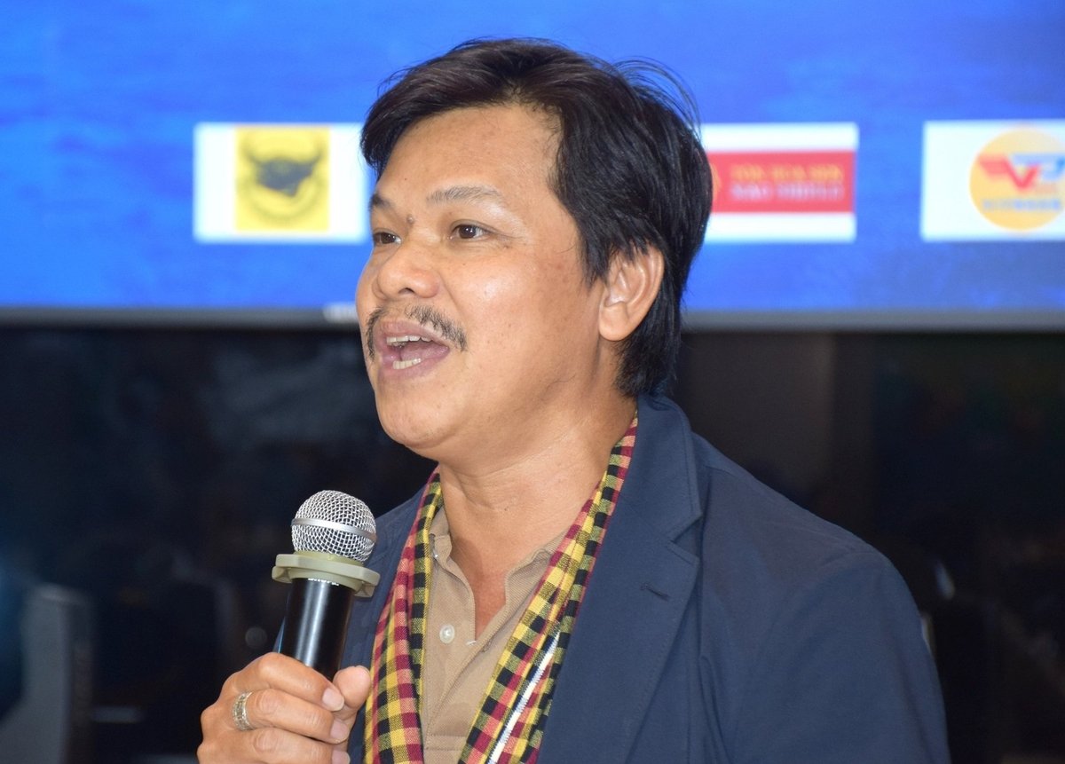 Ông Hoàng Duẩn, đạo diễn chương trình Lễ hội tinh hoa Đại ngàn Biển xanh hội tụ, cho rằng sông Kôn là mạch nguồn cảm xúc để xây dựng chương trình. Ảnh: V.Đ.T. Ông Hoàng Duẩn, đạo diễn chương trình Lễ hội tinh hoa Đại ngàn Biển xanh hội tụ, cho rằng sông Kôn là mạch nguồn cảm xúc để xây dựng chương trình. Ảnh: V.Đ.T.