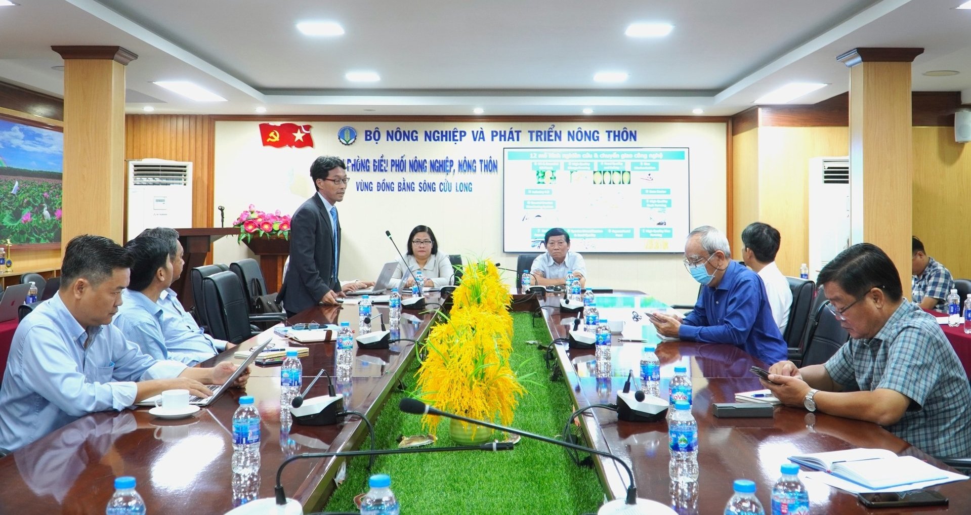 Bà Huỳnh Kim Định, Phó Giám đốc Trung tâm Khuyến nông Quốc gia chủ trì buổi làm việc. Ảnh: Kim Anh.