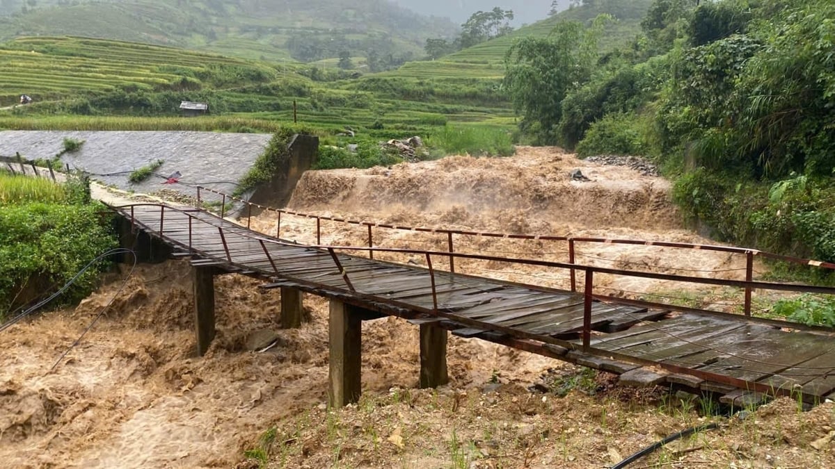 Các địa phương khuyến cáo người dân không qua lại khu vực nguy hiểm. Ảnh: NDCC.