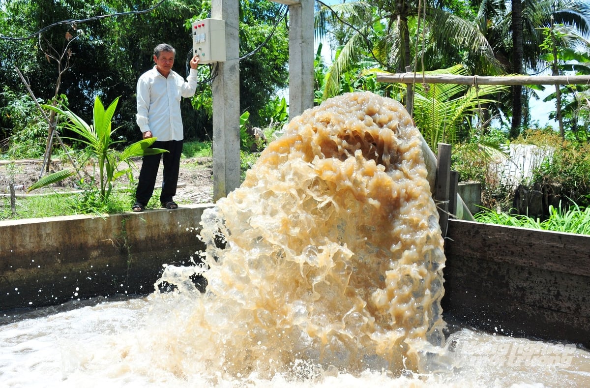 Trạm bơm điện vận hành ổn định, chủ động tưới tiêu, giúp nông dân yên tâm sản xuất trong mùa mưa lũ. Ảnh: Lê Hoàng Vũ.