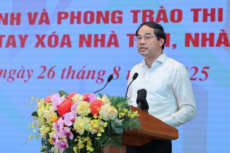 Bí thư Tỉnh ủy Lào Cai Trịnh Xuân Trường chia sẻ về ý nghĩa, kết quả thực hiện Chương trình xóa nhà tạm, nhà dột nát trên địa bàn. Ảnh: VGP/Nhật Bắc.