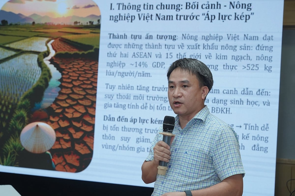 Phó Viện trưởng Bùi Hải Nam nêu giải pháp từ cơ chế 'đóng mạch giá trị' để lan tỏa nông nghiệp sinh thái. Ảnh: Bảo Thắng.