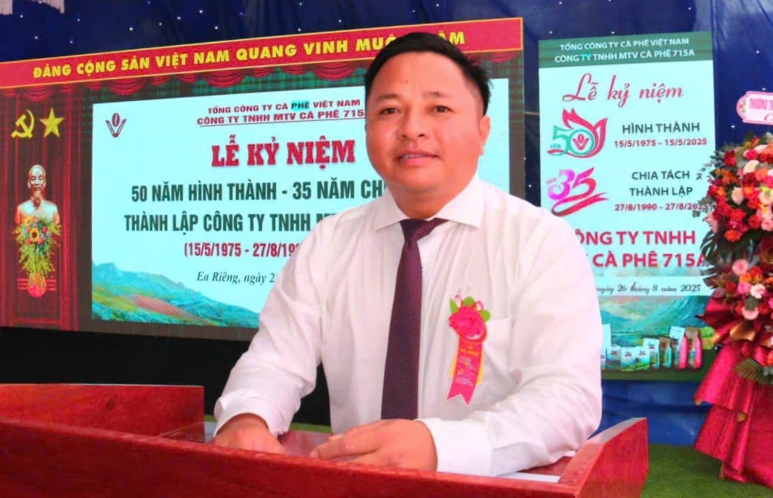 Ông Nguyễn Văn Quang, Bí thư Đảng ủy, Chủ tịch kiêm Giám đốc Công ty Cà phê 715A  phát biểu tại buổi lễ. Ảnh: Ngọc Thăng.