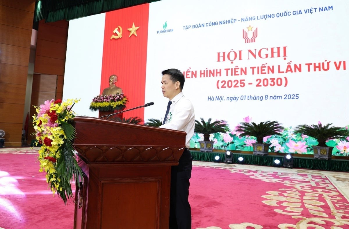 Tổng Giám đốc PV GAS Phạm Văn Phong phát biểu tại Hội nghị điển hình tiên tiến Petrovietnam giai đoạn 2025-2030, PV GAS xác định rõ vai trò tiên phong trong chiến lược phát triển của Petrovietnam, hướng đến mục tiêu chung lọt Top 500 doanh nghiệp lớn nhất toàn cầu. Ảnh: PV GAS.