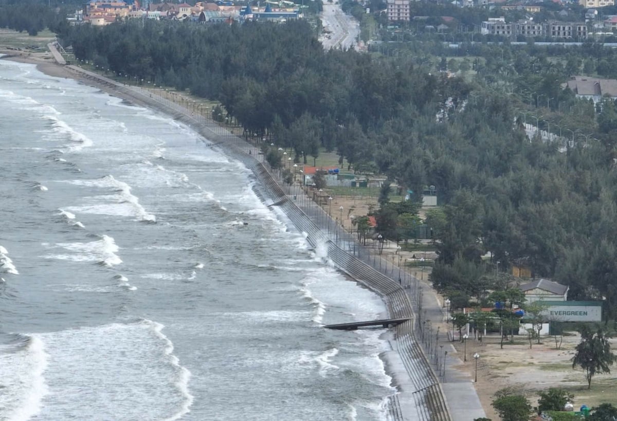 Kè biển Cửa Lò, một hạng mục công trình thuộc Dự án 'Phát triển cơ sở hạ tầng du lịch hỗ trợ cho tăng trưởng toàn diện tiểu vùng Mê Kông mở rộng giai đoạn 2', tiểu dự án tỉnh Nghệ An. Ảnh: Đình Tiệp.