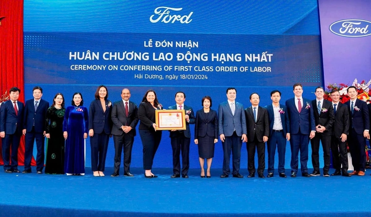 Ford Việt Nam được trao tặng Huân chương Lao động hạng Nhất, là minh chứng cho thành công của Ford sau 30 năm có mặt tại Việt Nam. Ảnh: Ford Việt Nam. Ford Việt Nam được trao tặng Huân chương Lao động hạng Nhất, là minh chứng cho thành công của Ford sau 30 năm có mặt tại Việt Nam. Ảnh: Ford Việt Nam.
