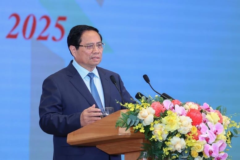 Thủ tướng chủ trì Hội nghị tổng kết chương trình và phong trào thi đua 'Cả nước chung tay xóa nhà tạm, nhà dột nát'. Ảnh: VGP/Nhật Bắc.