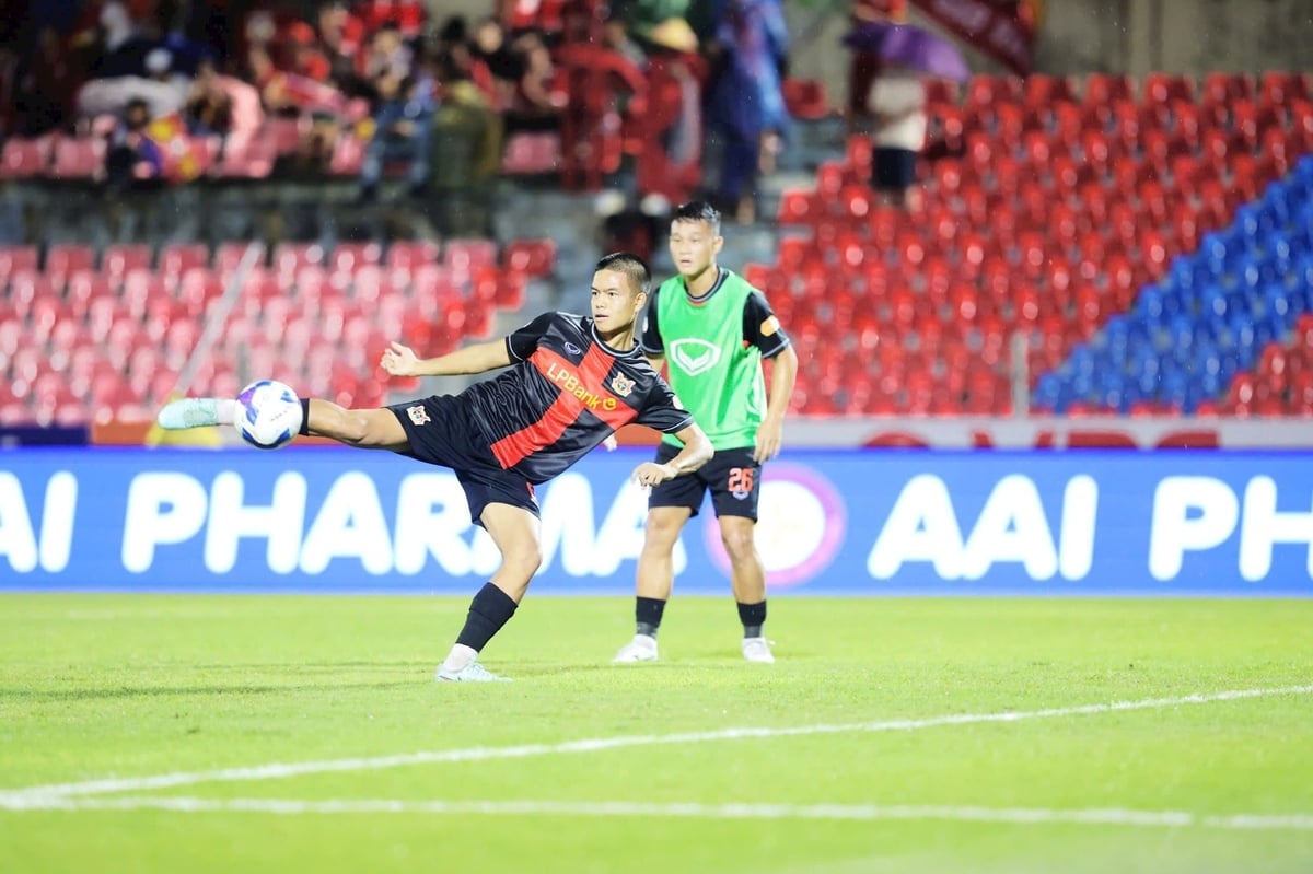 Cầu thủ Trần Thành Trung trong màu áo CLB Ninh Bình tại V.League 2025/2026. Ảnh:VFF.