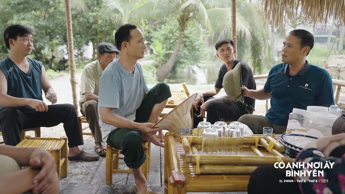 Tin đồn về vụ cá chết ở trong xã lan rộng. Ảnh CMH