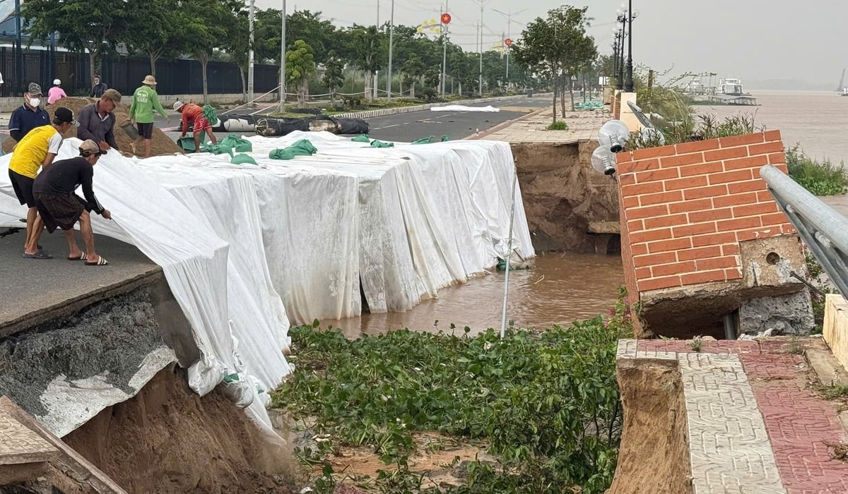 Khu vực bờ kè xảy ra sạt lở, sụp lún nghiêm trọng. Ảnh: CTV.