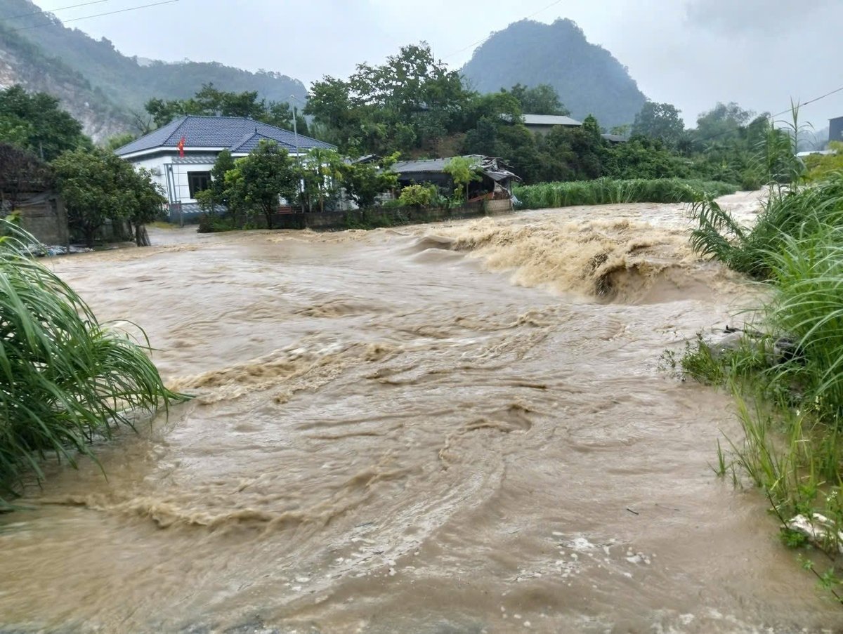 Các xã thuộc huyện Phù Yên (cũ) ghi nhận nhiều thiệt hại do mưa lớn kéo dài. Ảnh: Nguyễn Tuấn.