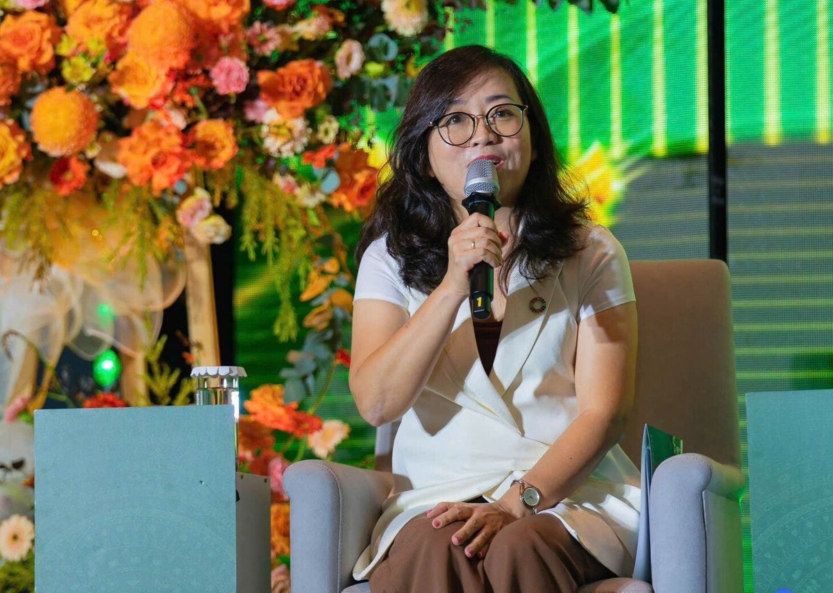 Bà Lê Thị Hồng Nhi - Phó Tổng Giám đốc Truyền thông, Đối ngoại và Phát triển bền vững Unilever Việt Nam phát biểu tại Diễn đàn Doanh nghiệp phát triển bền vững Việt Nam (VCSF) vừa diễn ra tại Hà Nội. Ảnh: Unilever Việt Nam. Bà Lê Thị Hồng Nhi - Phó Tổng Giám đốc Truyền thông, Đối ngoại và Phát triển bền vững Unilever Việt Nam phát biểu tại Diễn đàn Doanh nghiệp phát triển bền vững Việt Nam (VCSF) vừa diễn ra tại Hà Nội. Ảnh: Unilever Việt Nam.