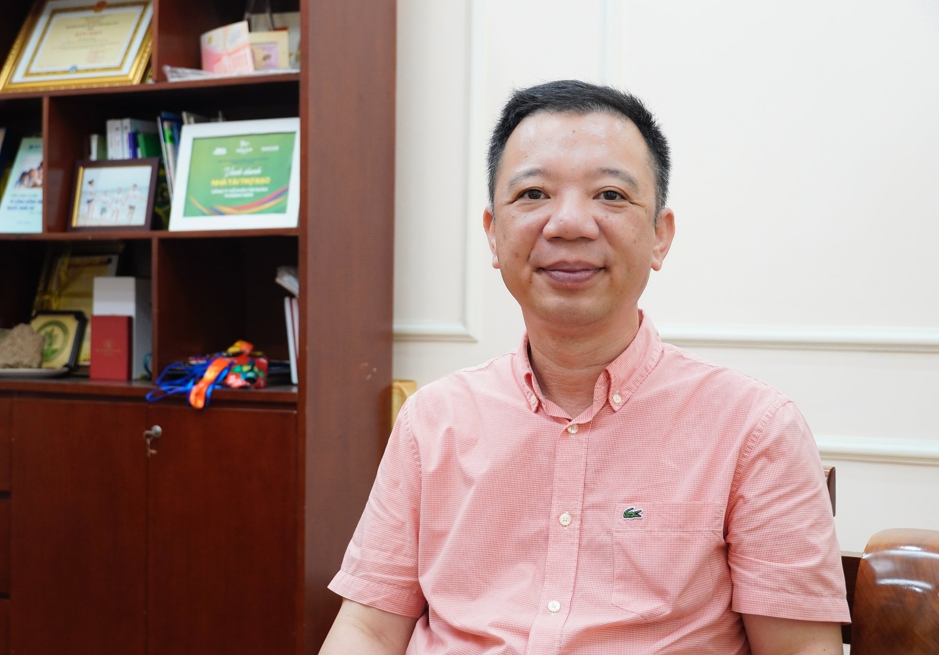 Ông Đỗ Quốc Thái, Chủ tịch HĐQT Công ty Bamboo King Vina cho biết, Bamboo King Vina là doanh nghiệp Việt Nam đầu tiên được công nhận tín chỉ carbon biochar. Dự kiến tháng 12 tới, tín chỉ này sẽ được giao dịch trên sàn quốc tế Verra. Ảnh: Hồng Thắm. Ông Đỗ Quốc Thái, Chủ tịch HĐQT Công ty Bamboo King Vina cho biết, Bamboo King Vina là doanh nghiệp Việt Nam đầu tiên được công nhận tín chỉ carbon biochar. Dự kiến tháng 12 tới, tín chỉ này sẽ được giao dịch trên sàn quốc tế Verra. Ảnh: Hồng Thắm.